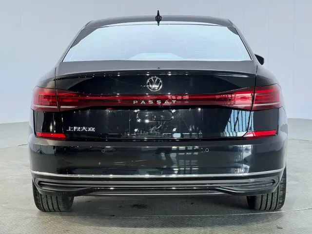 Volkswagen Passat — Фото автомобиля 14