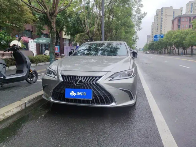 Lexus ES — Фото автомобиля 2