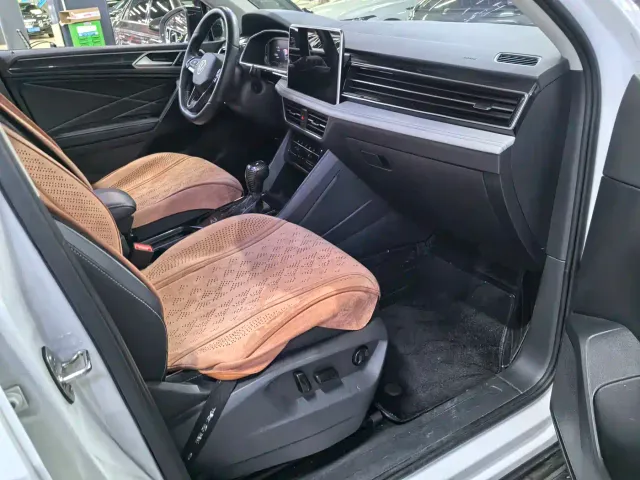 Volkswagen Tiguan L — Фото автомобиля 11