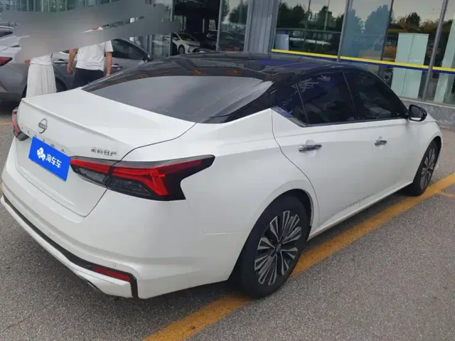 Nissan Teana — Фото автомобиля 3