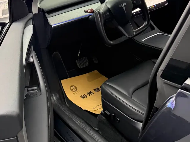 Tesla Model Y — Фото автомобиля 9