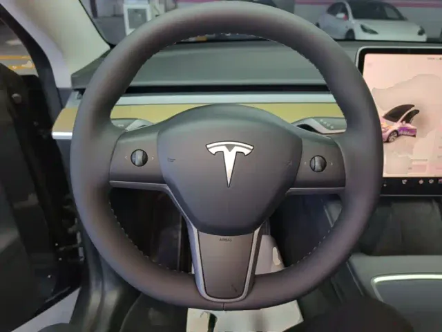 Tesla Model Y — Фото автомобиля 10