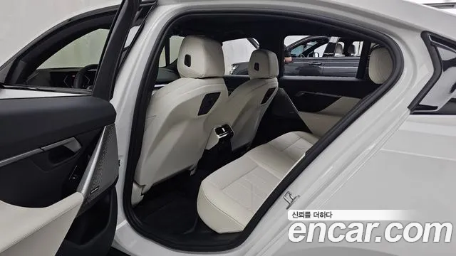 BMW 5 Series G60 — Фото автомобиля 18