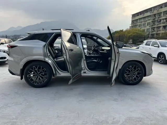 Changan Z6 — Фото автомобиля 16
