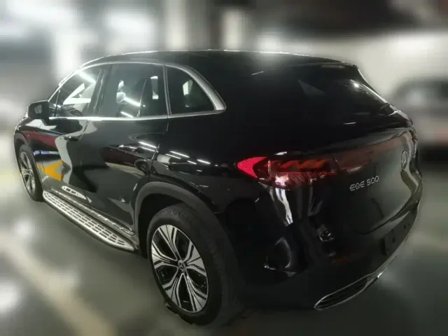 Mercedes-Benz EQE SUV — Фото автомобиля 6