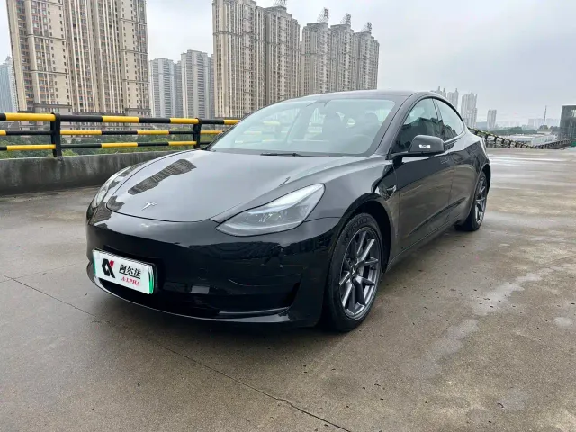Фотография автомобиля — Tesla Model 3