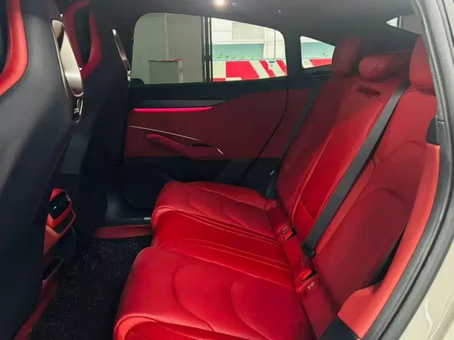Xiaomi SU7 — Фото автомобиля 8