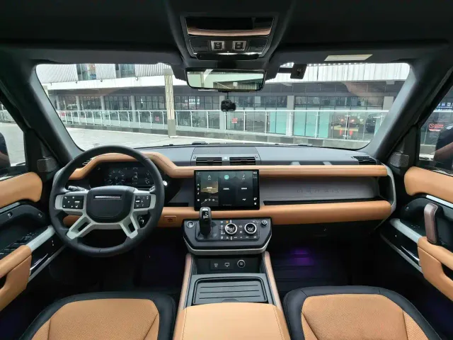 Land Rover Defender — Фото автомобиля 13