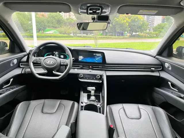 Hyundai Elantra — Фото автомобиля 13