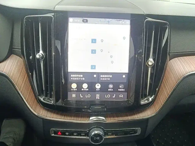 Volvo XC60 — Фото автомобиля 12