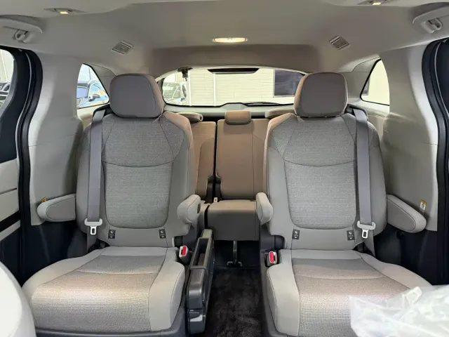 Toyota Sienna — Фото автомобиля 6