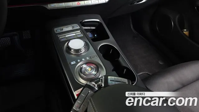 Genesis GV70 — Фото автомобиля 9