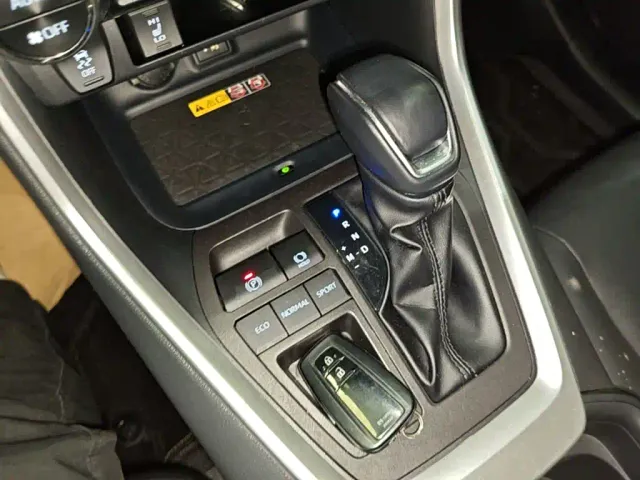 Toyota RAV4 — Фото автомобиля 13