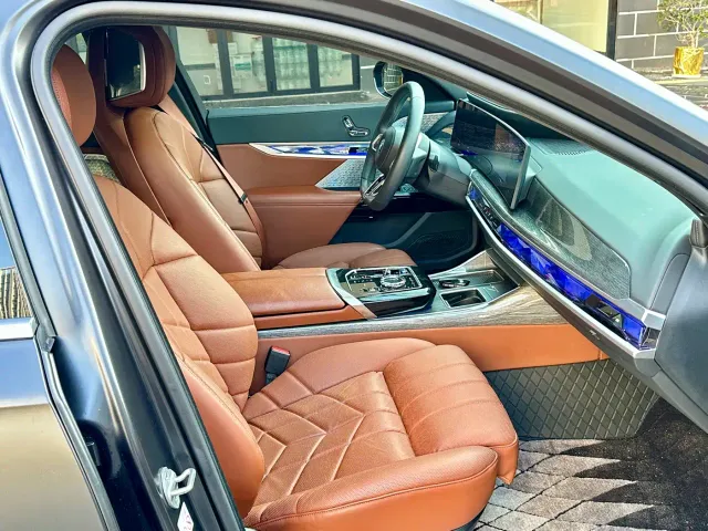 BMW i7 — Фото автомобиля 13