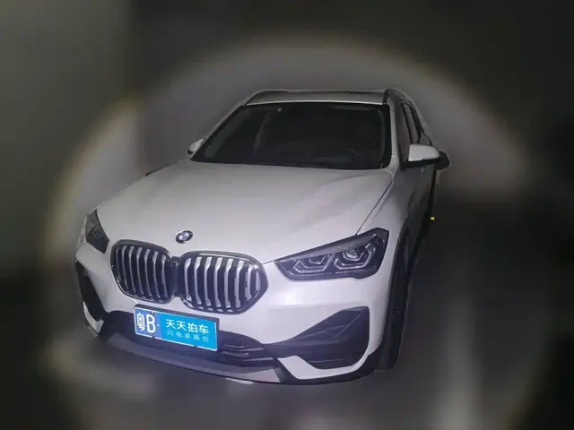 Фотография автомобиля — BMW X1