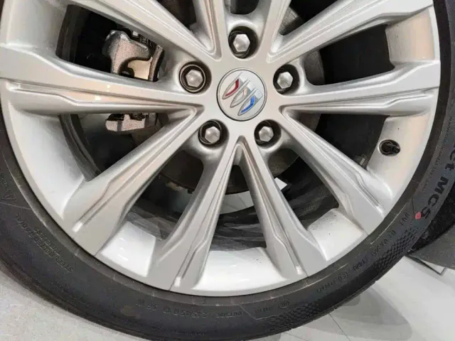 Buick Regal — Фото автомобиля 7