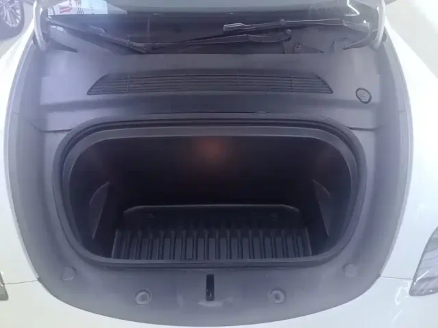 Tesla Model Y 2024 Rear-Wheel Drive Version — Фото автомобиля 19