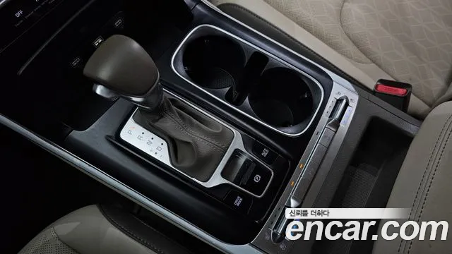 Kia Carnival Generation 4 — Фото автомобиля 12