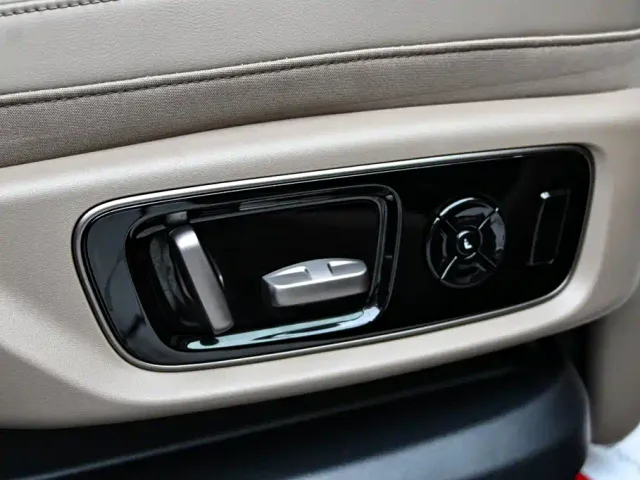 Li Auto MEGA — Фото автомобиля 27