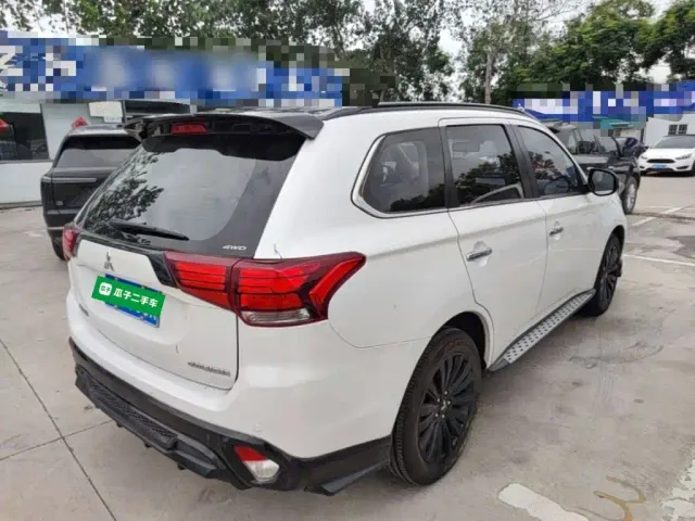 Mitsubishi Outlander — Фото автомобиля 6
