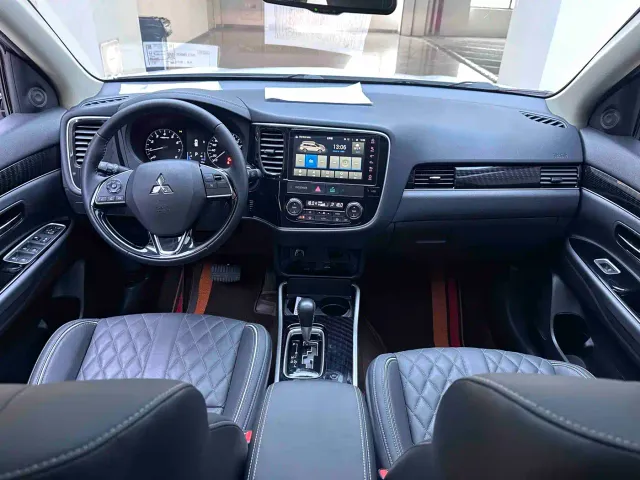Mitsubishi Outlander — Фото автомобиля 18