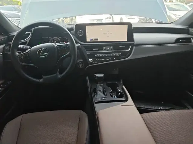 Lexus ES — Фото автомобиля 9