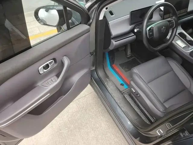Leapmotor C10 — Фото автомобиля 15