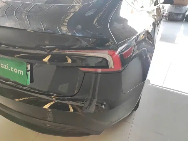 Tesla Model 3 — Фото автомобиля 7