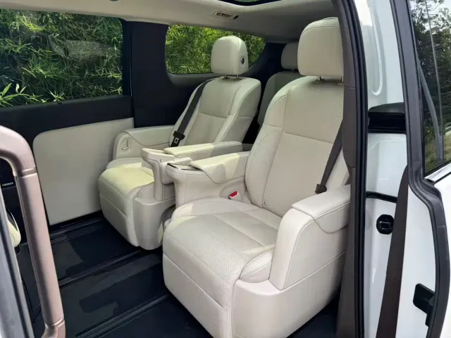 Li Auto MEGA — Фото автомобиля 5