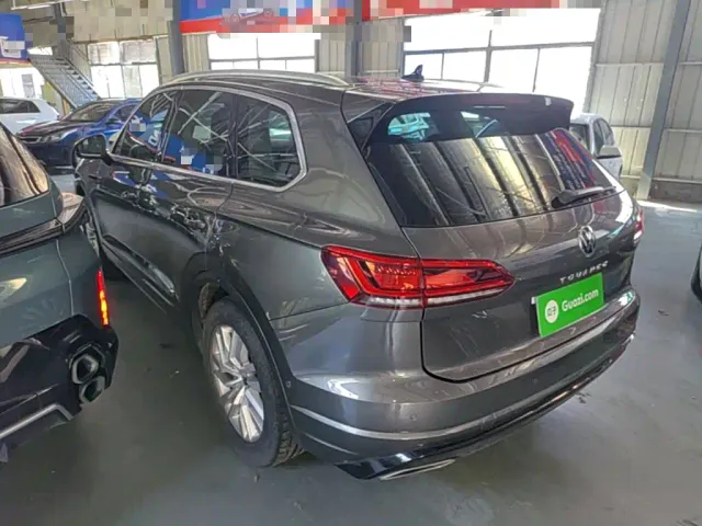 Volkswagen Touareg — Фото автомобиля 4