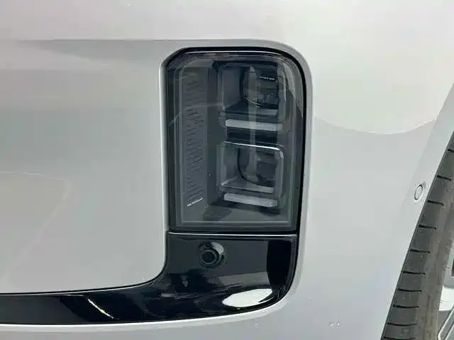 Volvo XC70 Plug-in Hybrid — Фото автомобиля 14