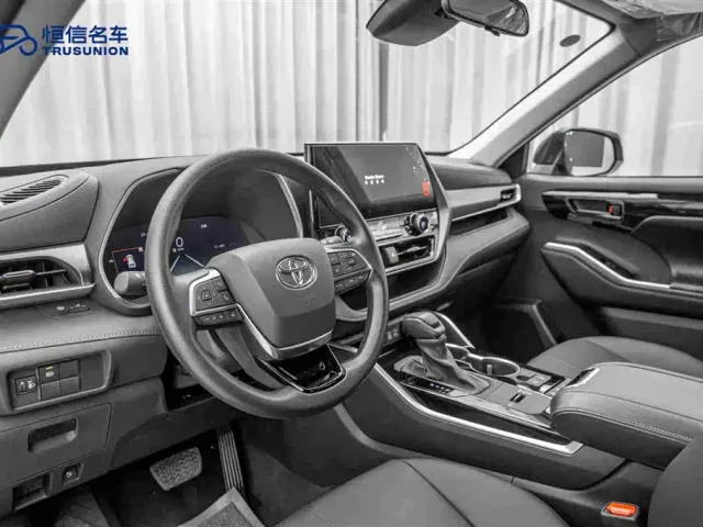 Toyota Highlander — Фото автомобиля 12