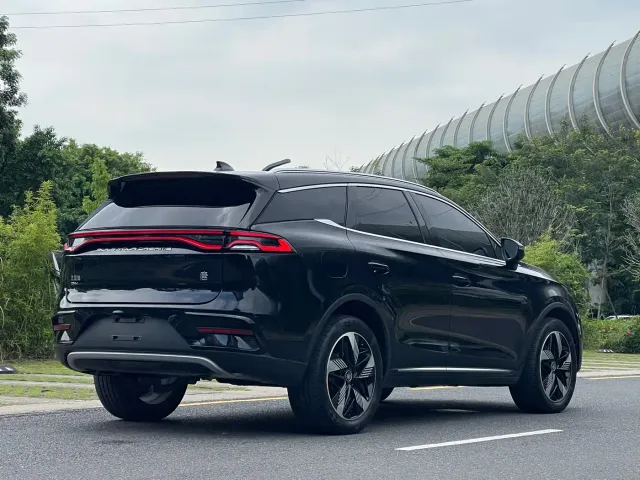 BYD Tang — Фото автомобиля 7
