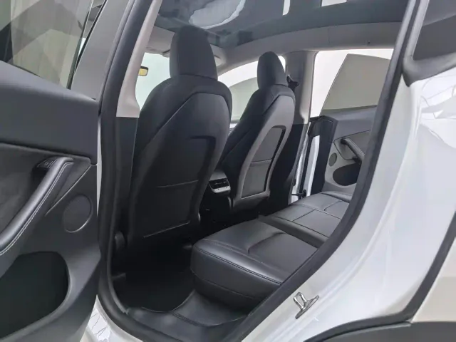 Tesla Model Y — Фото автомобиля 13