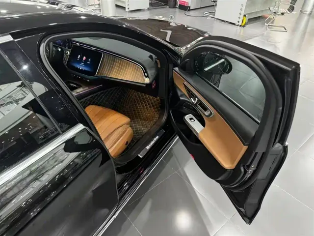 Mercedes-Benz E-Class — Фото автомобиля 22