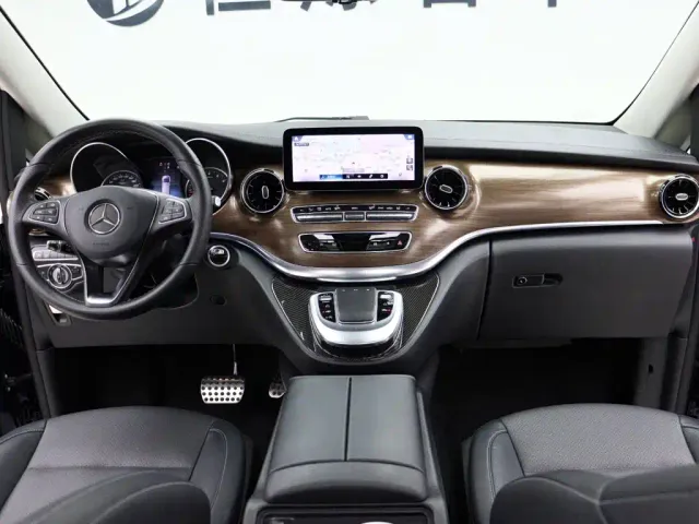 Mercedes-Benz V-Class — Фото автомобиля 16
