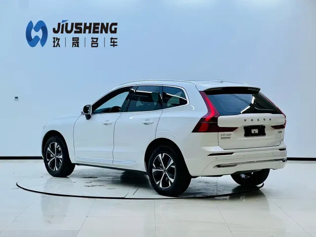 Volvo XC60 — Фото автомобиля 4