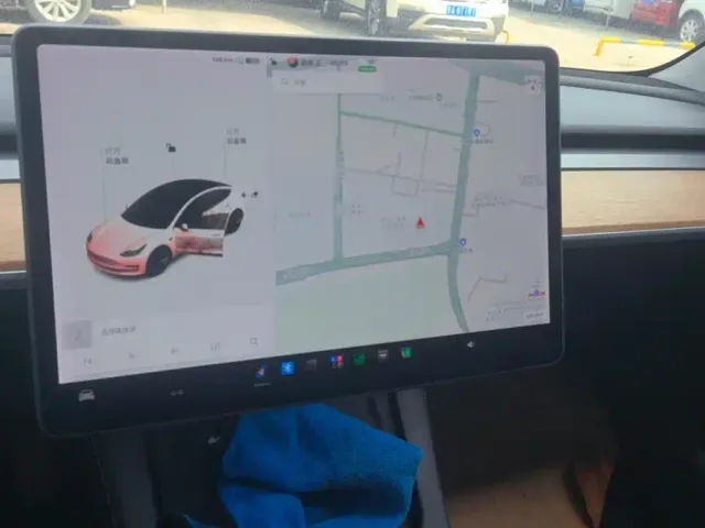Tesla Model 3 — Фото автомобиля 13