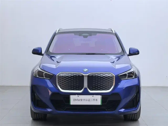 BMW iX1 — Фото автомобиля 2