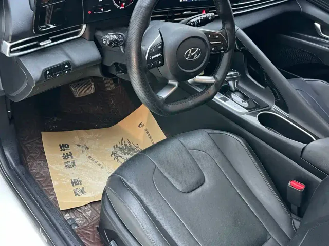Hyundai Elantra — Фото автомобиля 24