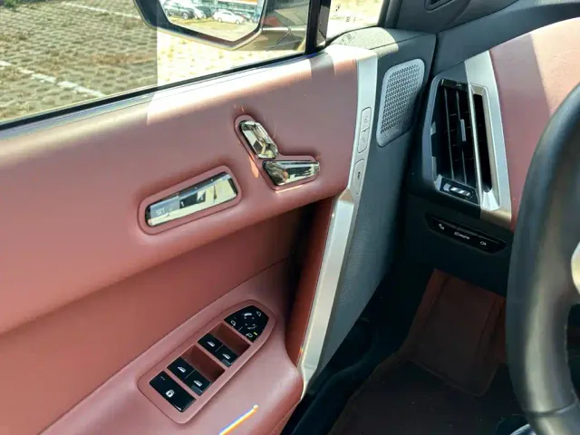 BMW iX M60 — Фото автомобиля 19
