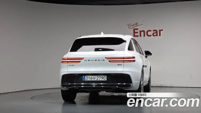 Genesis GV70 — Фото автомобиля 4