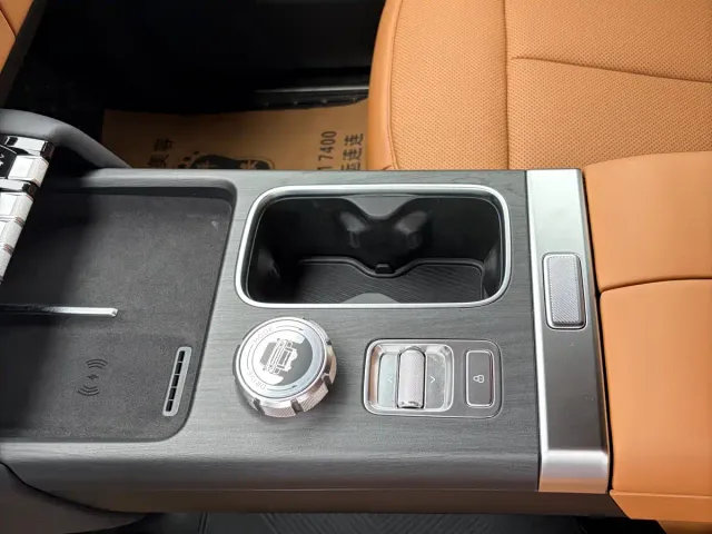 iCAR V27 — Фото автомобиля 13