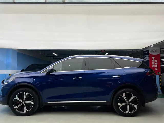 BYD Tang — Фото автомобиля 5