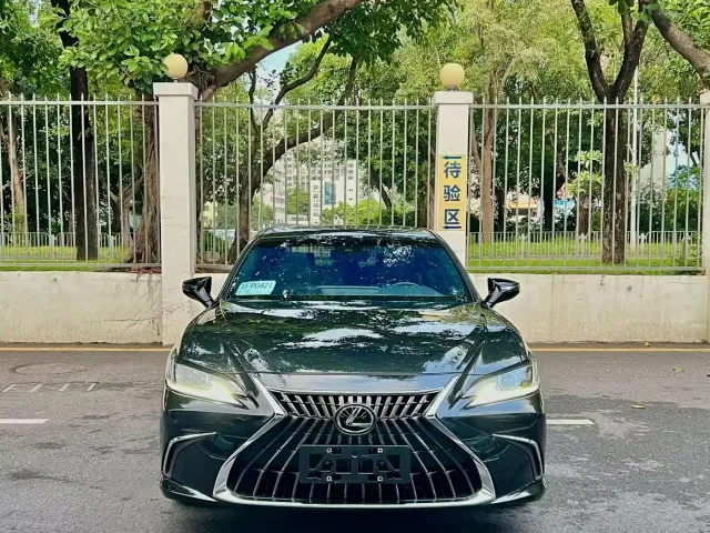 Lexus ES — Фото автомобиля 2