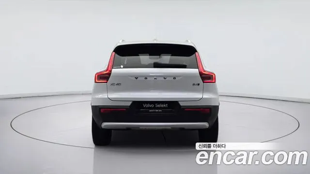 Вольво XC40 B4 Ultra Bright — Фото автомобиля 4