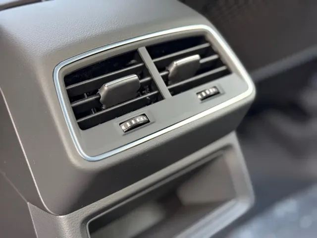 Audi e-tron — Фото автомобиля 24