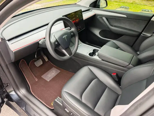 Tesla Model Y — Фото автомобиля 12