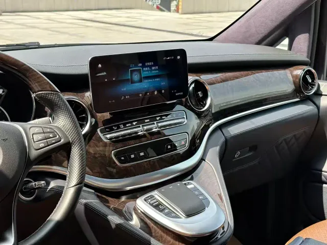 Mercedes-Benz V-Class — Фото автомобиля 11
