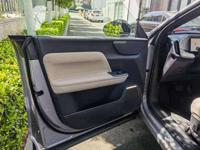 Volvo XC70 Plug-in Hybrid — Фото автомобиля 8